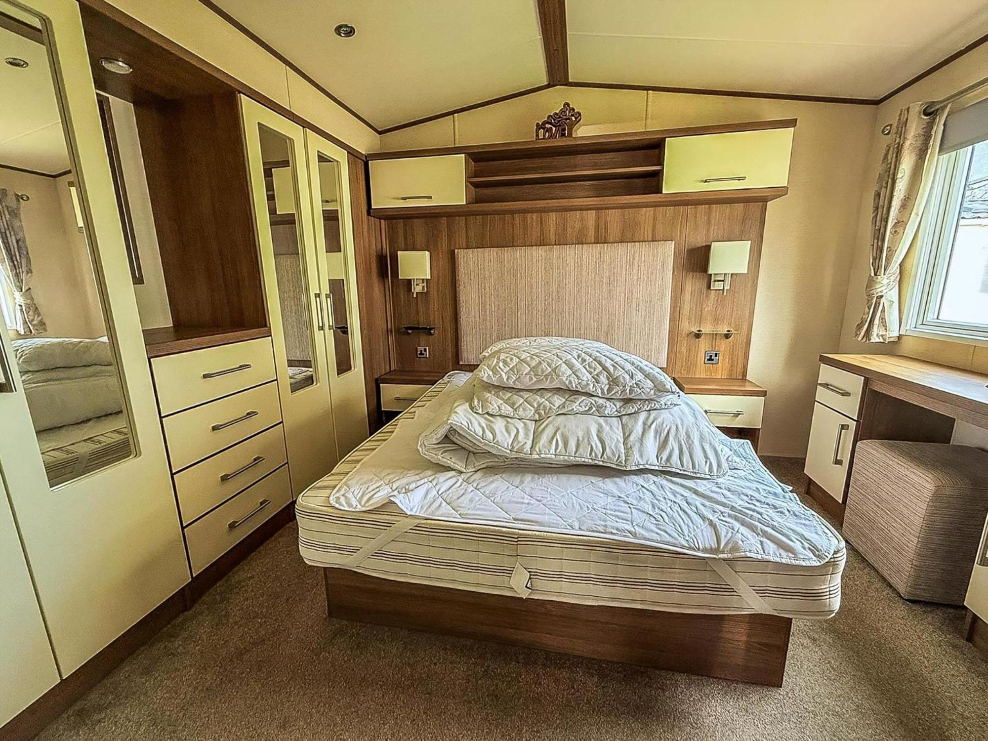 Gorgeous 6 Berth Caravan With Decking And Wi-Fi At Broadland Sands Ref 20377Bs Hopton on Sea Zewnętrze zdjęcie