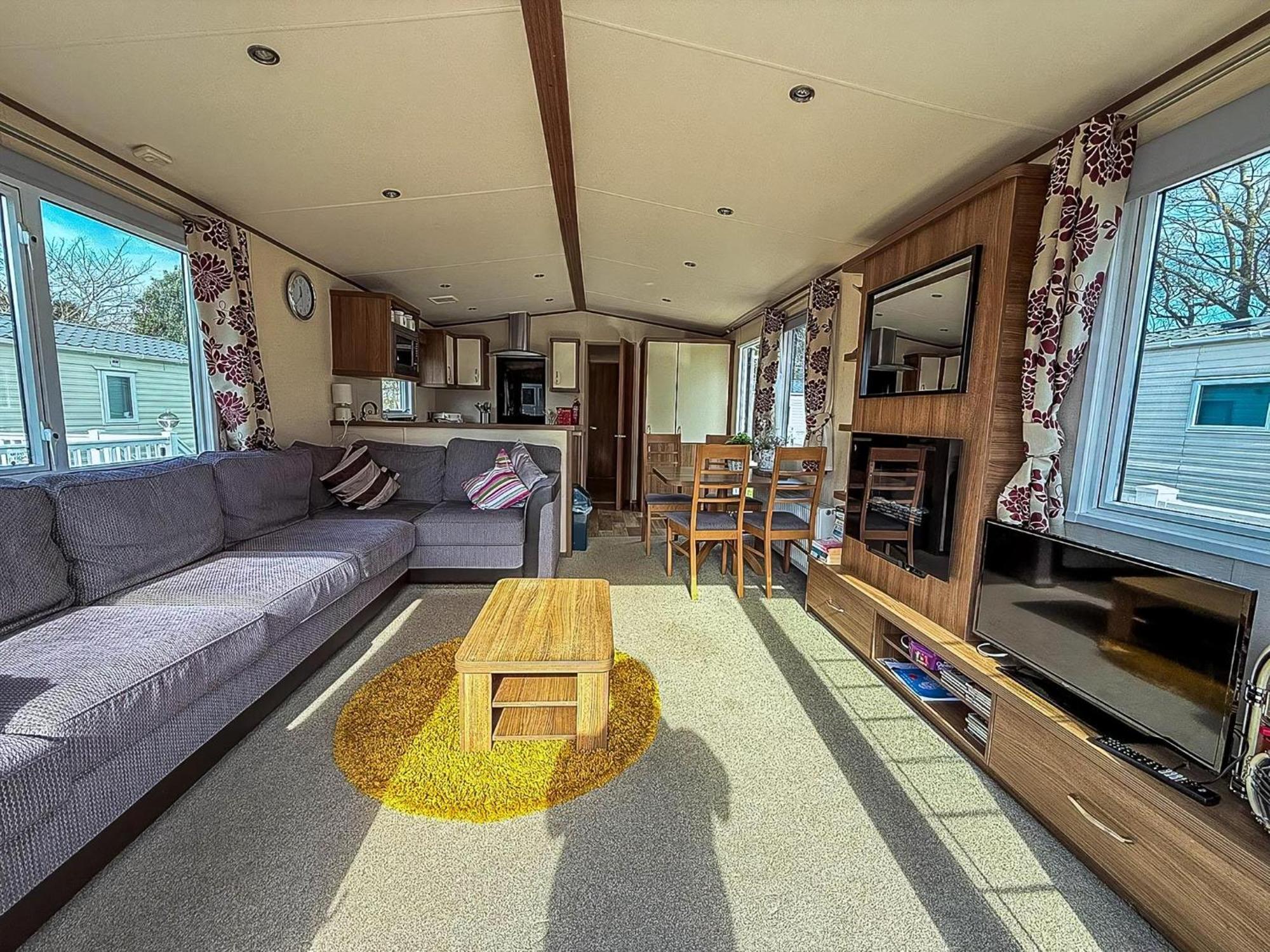 Gorgeous 6 Berth Caravan With Decking And Wi-Fi At Broadland Sands Ref 20377Bs Hopton on Sea Zewnętrze zdjęcie
